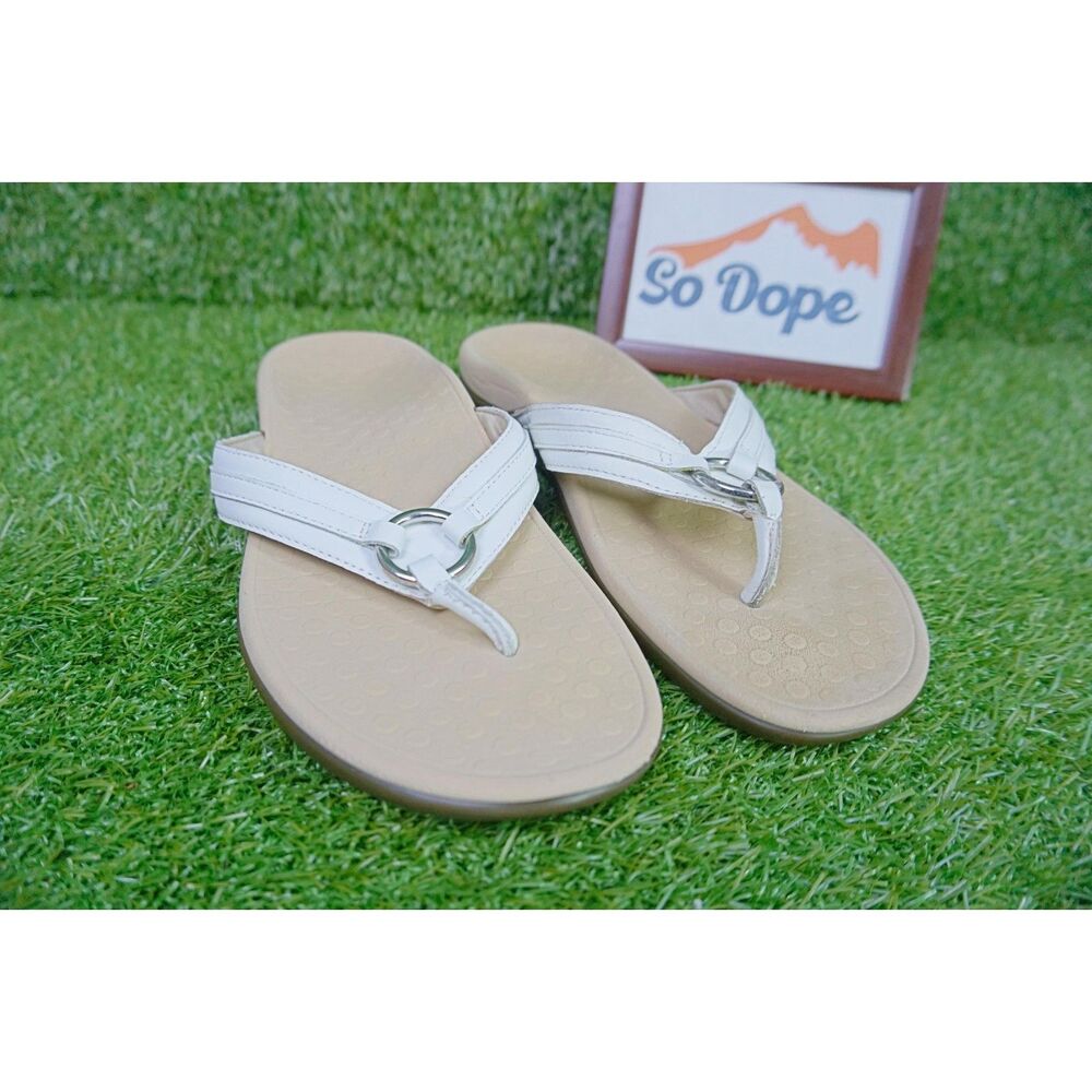 Women’s White Leather Thong Sandals with Ring Accent